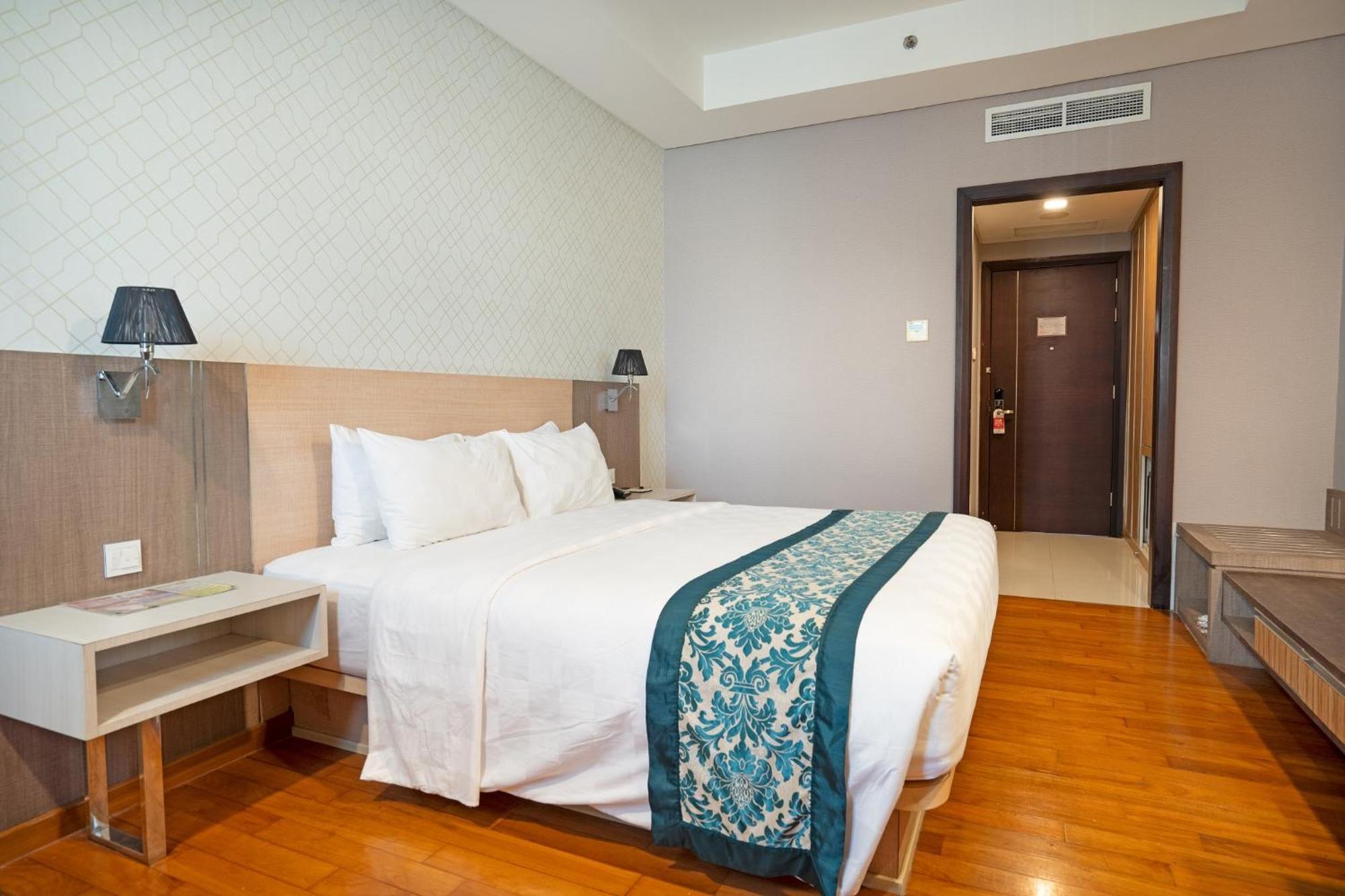 Nagoya Hill Hotel Batam Ngoại thất bức ảnh